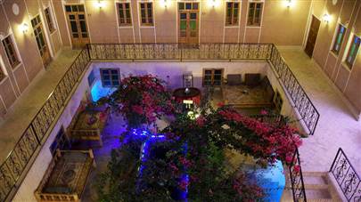 حیاط هتل سنتی سرای کهن یزد حیاط هتل سنتی سرای کهن یزد